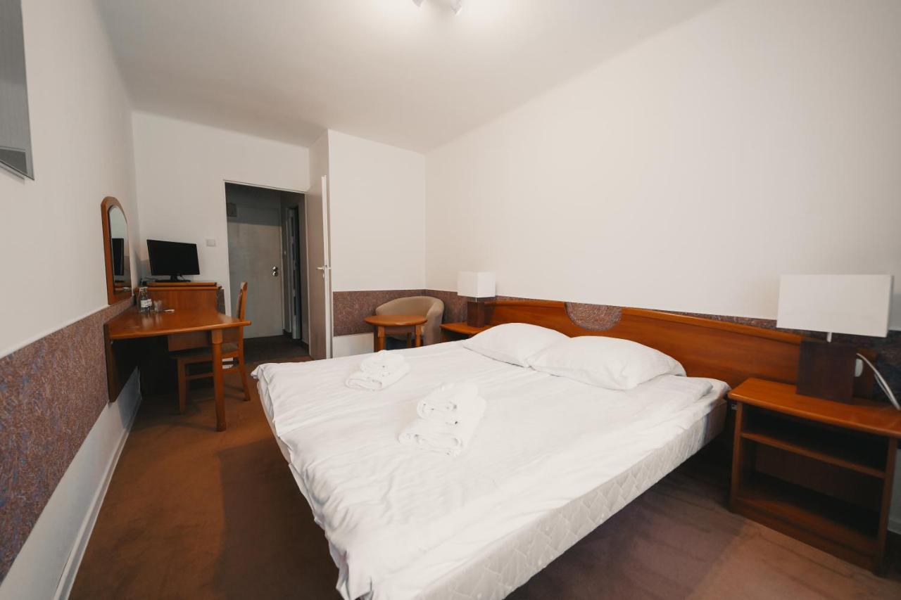 Elita Hotel & Restauracja Iwonicz-Zdrój 外观 照片