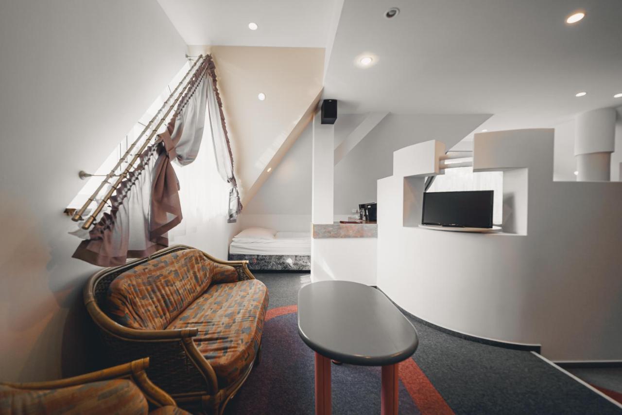 Elita Hotel & Restauracja Iwonicz-Zdrój 外观 照片